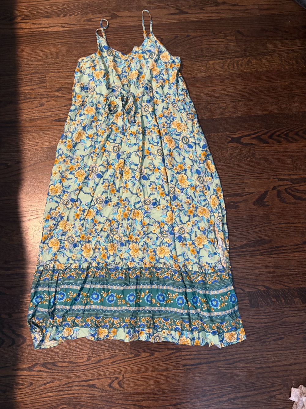 Green Floral Maxi Dress with V-Neck and Spaghetti Straps - Picture 5 of 9